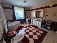 Eladó családi ház, Kápolnásnyéken 159.9 M Ft, 4 szobás