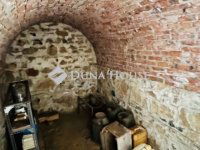 Eladó családi ház, Pécsett 19.9 M Ft, 1 szobás