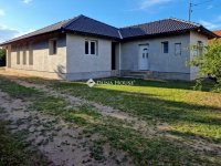 Eladó családi ház, Szentmártonkátán 39.999 M Ft, 4 szobás