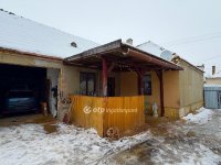 Eladó családi ház, Pápateszéren 19.99 M Ft, 3 szobás