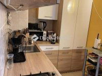 Eladó panellakás, Pécsett 53.99 M Ft, 2 szobás