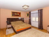 Eladó családi ház, Kozármislenyen 182.9 M Ft, 8 szobás