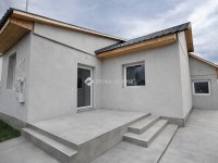 Eladó családi ház, Újszászon 35 M Ft, 5 szobás