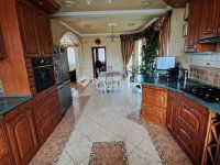 Eladó családi ház, Kerepesen 370 M Ft, 8 szobás