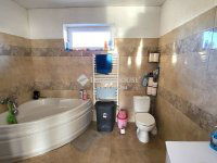 Eladó családi ház, Baracskán 127 M Ft, 8 szobás