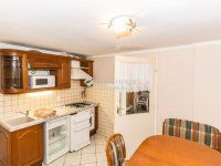 Eladó családi ház, Szombathelyen 95 M Ft, 9 szobás