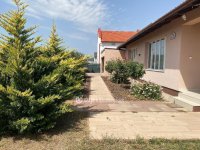 Eladó családi ház, Velencén 215 M Ft, 4 szobás