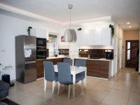 Eladó családi ház, Esztergomban 85 M Ft, 4 szobás