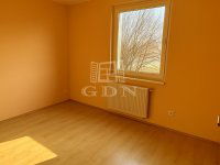 Eladó téglalakás, Százhalombattán 71.9 M Ft, 1+3 szobás