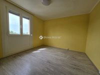 Eladó panellakás, Pécsett 48.49 M Ft, 3 szobás