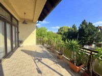 Eladó családi ház, X. kerületben 334.99 M Ft, 11 szobás