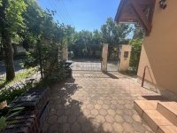 Eladó családi ház, XVI. kerületben 220 M Ft, 6 szobás