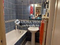 Eladó téglalakás