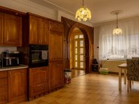 Eladó családi ház, Kecskéden 109 M Ft, 8 szobás