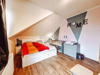 Eladó családi ház, Solymáron 269 M Ft, 7 szobás