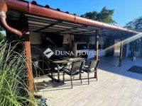 Eladó családi ház, Pécsett 129.9 M Ft, 6 szobás