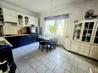 Eladó családi ház, Pécsett 88.5 M Ft, 5 szobás