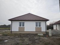 Eladó családi ház, Péren 84.9 M Ft, 4 szobás