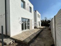 Eladó családi ház, Vecsésen 119.9 M Ft, 5 szobás