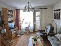 Eladó családi ház, Pécsett 199 M Ft, 8 szobás
