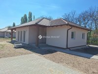 Eladó családi ház, Kiskunlacházán 92.9 M Ft, 4 szobás