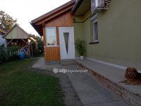 Eladó családi ház, Majson 20 M Ft, 2 szobás