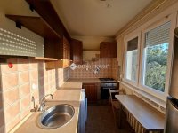 Eladó panellakás, Szegeden 54 M Ft, 4 szobás