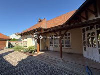 Eladó családi ház, Baján 209 M Ft, 4 szobás