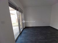 Eladó családi ház, Szegeden 180 M Ft, 1+5 szobás