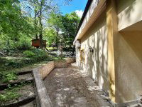 Eladó családi ház, XII. kerületben 599 M Ft, 8 szobás