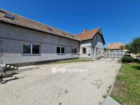 Eladó családi ház, Pápán 129 M Ft, 10 szobás