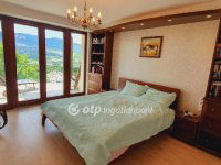 Eladó családi ház, III. kerületben 325 M Ft, 8 szobás