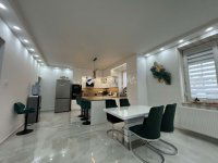 Eladó családi ház, Vecsésen 150 M Ft, 4 szobás