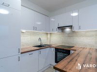 Eladó panellakás, Szegeden 74.9 M Ft, 4 szobás