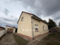 Eladó családi ház, Vecsésen 96 M Ft, 6 szobás