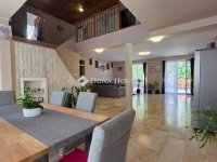 Eladó családi ház, Csempeszkopácson 134.9 M Ft, 8 szobás