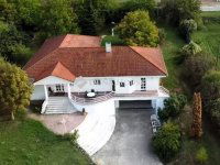 Eladó családi ház, Esztergomban 217.385 M Ft, 8 szobás