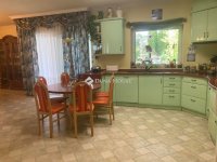 Eladó családi ház, Vácon 275 M Ft, 8 szobás