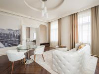 Eladó téglalakás, VI. kerületben 180 M Ft, 5 szobás