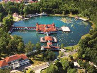 Eladó családi ház, Hévízen 450 M Ft, 10 szobás