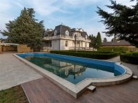 Eladó családi ház, Szombathelyen 529 M Ft, 8 szobás