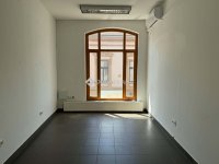 Kiadó iroda, Pécsett, Várady Antal utcában 160 E Ft / hó