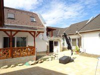 Eladó családi ház, Kecskeméten 259 M Ft, 3+7 szobás