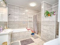 Eladó családi ház, Vecsésen 112 M Ft, 4 szobás