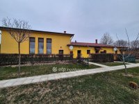 Eladó téglalakás, Szentesen 142.5 M Ft, 7 szobás