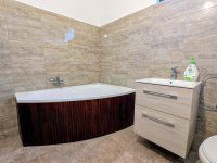 Eladó családi ház, Kecskeméten 99.9 M Ft, 7 szobás