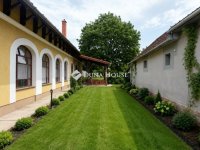 Eladó családi ház, Kiskunlacházán 102 M Ft, 8 szobás