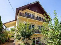 Eladó családi ház, Gödön 160 M Ft, 12 szobás