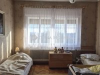 Eladó családi ház, Pécsett 199 M Ft, 8 szobás