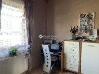 Eladó családi ház, Százhalombattán 150 M Ft, 5 szobás